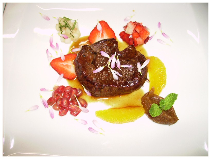 A Tu Gusto solomillo con frutos rojos y compota de manzana